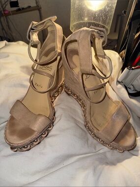 CHRISTIAN LOUBOUTIN Chocazeppa 120 blush suede platform wedge sandals - Size 39